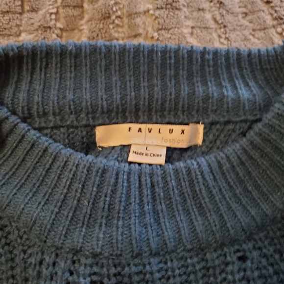 Comfy knit sweater with open lower back slit - Picture 3 of 6